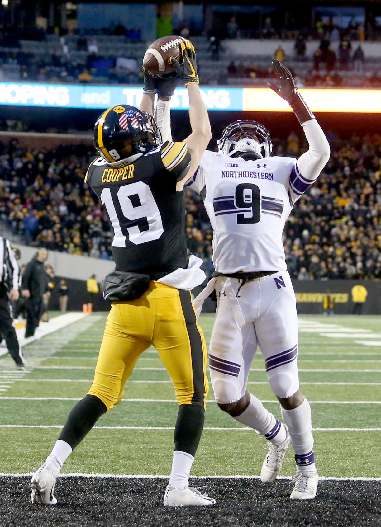 111018-Iowa-Football-014